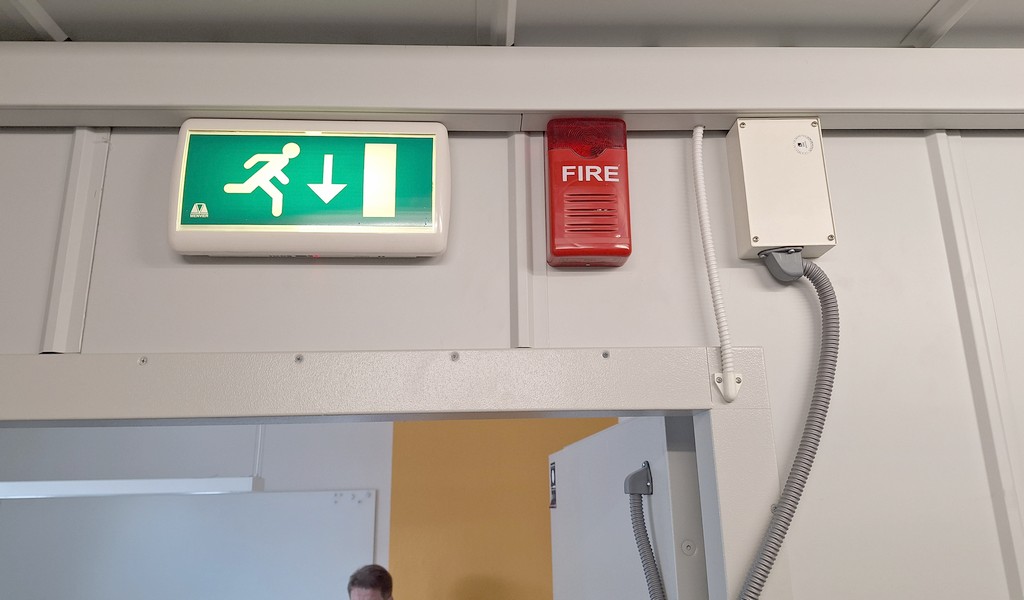 brandschutz-notausgang-leutchtschild