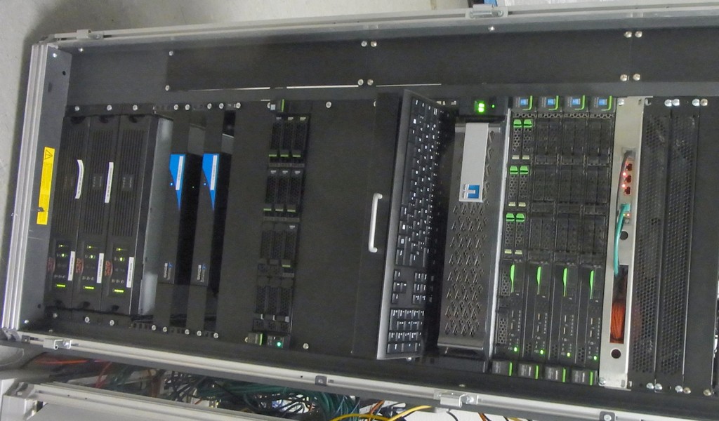 serverrack-3usv-2firewall-netapp-ferrarifaxbox-kvm