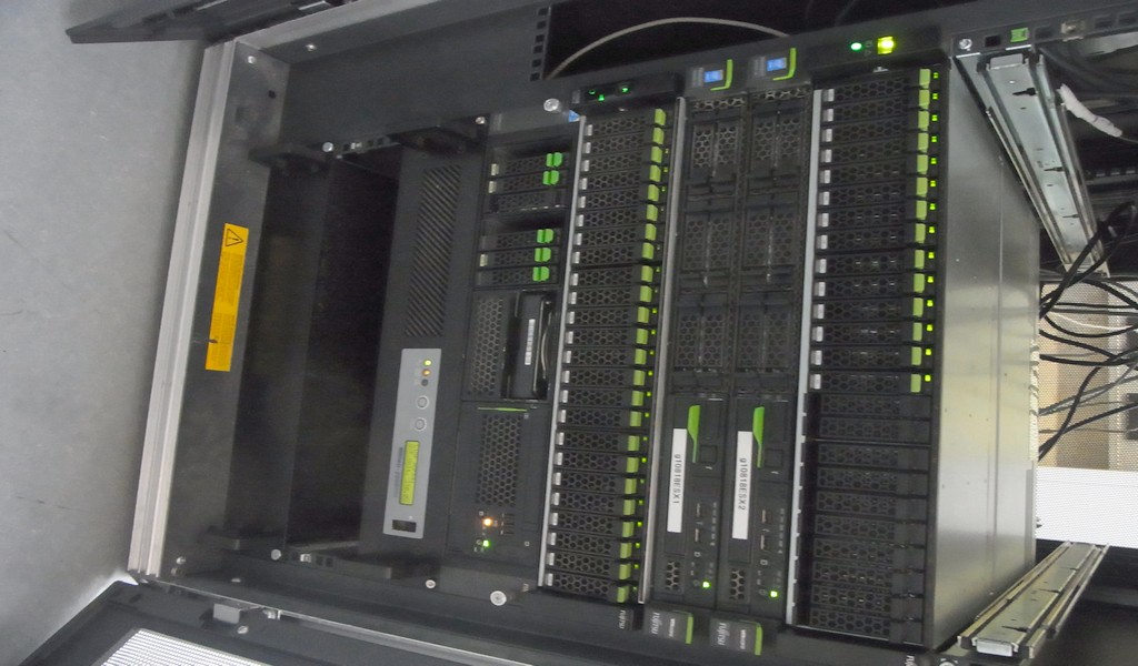 serverrack-eternis-storage-usv-fremd