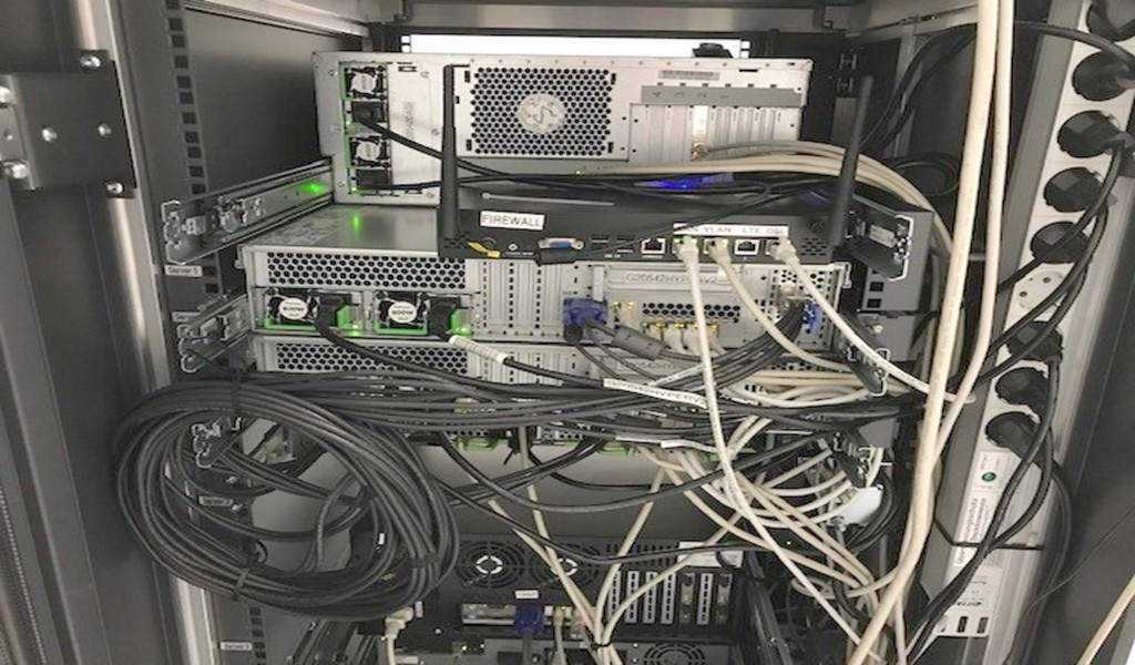 serverrack-hinten