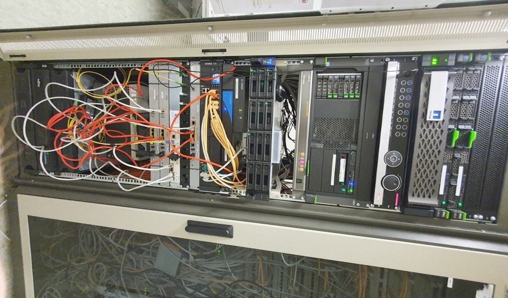 serverrack-kmv-switch-netapp-alt