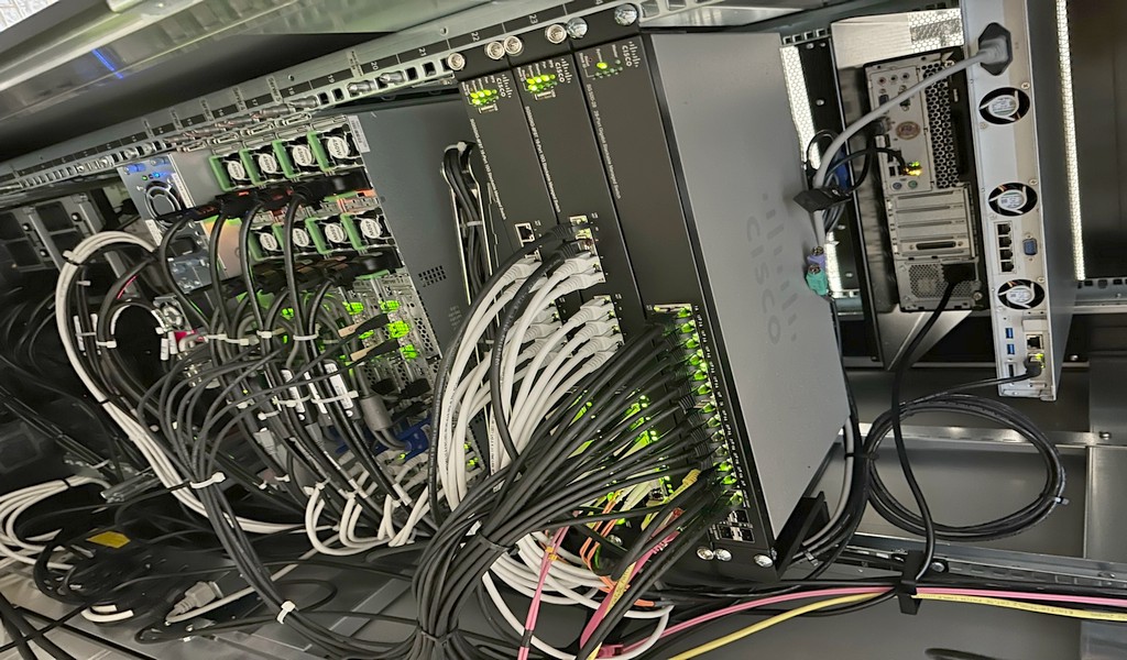 serverrack-switches-rueckseite