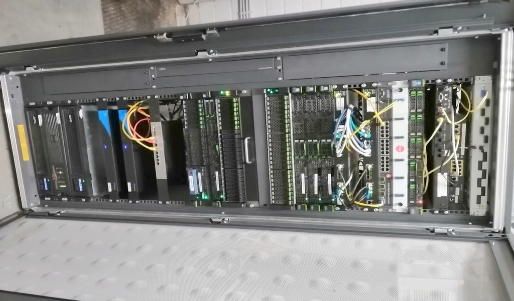 serverrack-viele-server-usv-firewallcluster-router