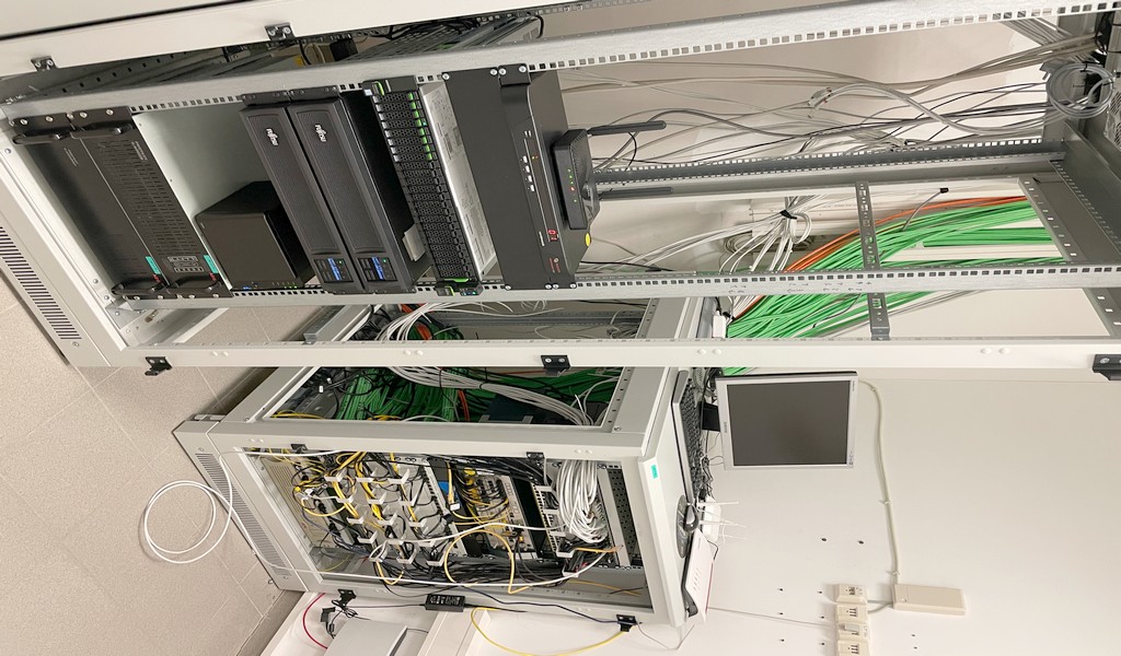 serverracks-offen-taedosen-alt