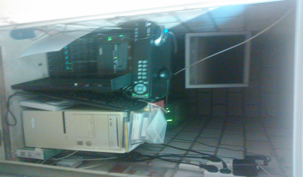 serverraum-fake-safetuer-mauer-kurios