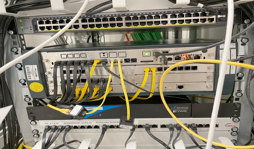 telefonanlage-alcatel-patchfeld-barracuda-firewall