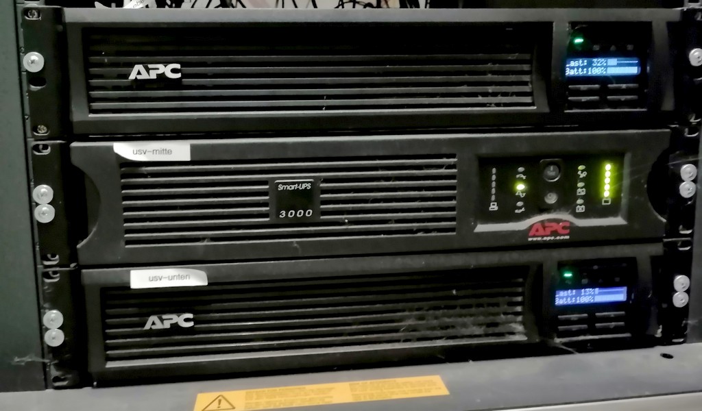 usv-apc-3000-cluster-2alt-1display