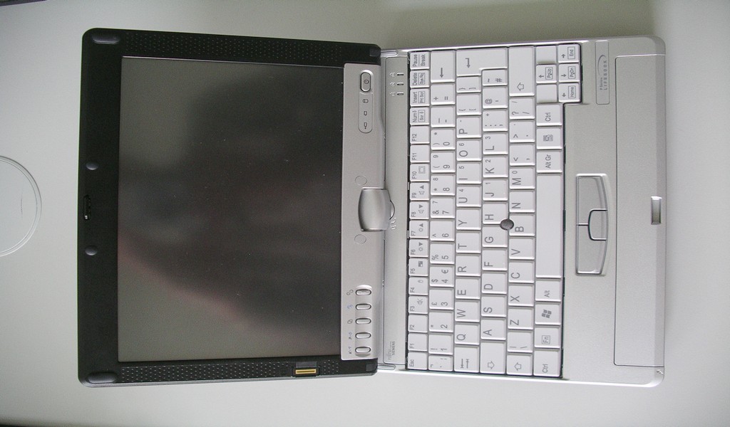 fujitsu-convertible4