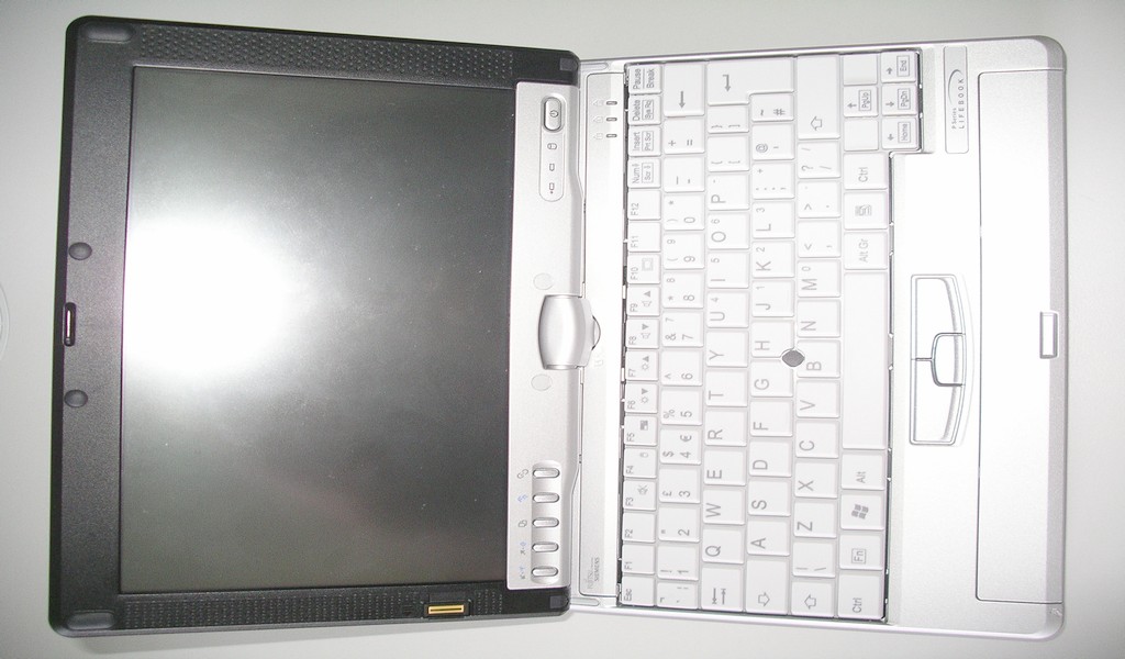 fujitsu-convertible5